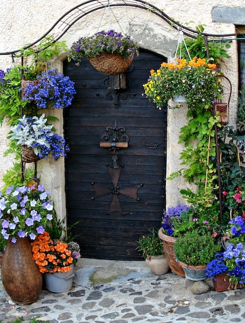 French Riveria Doorway Kit by Guy Huntington (Pearle Cotton)